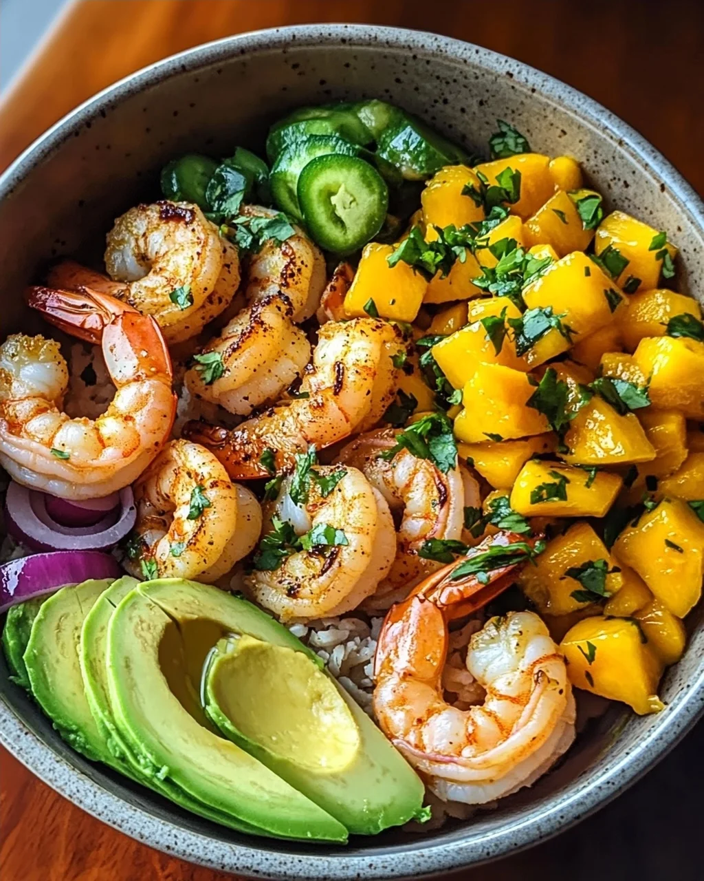 Garnelen- und Avocado-Schalen mit Mango-Salsa genius