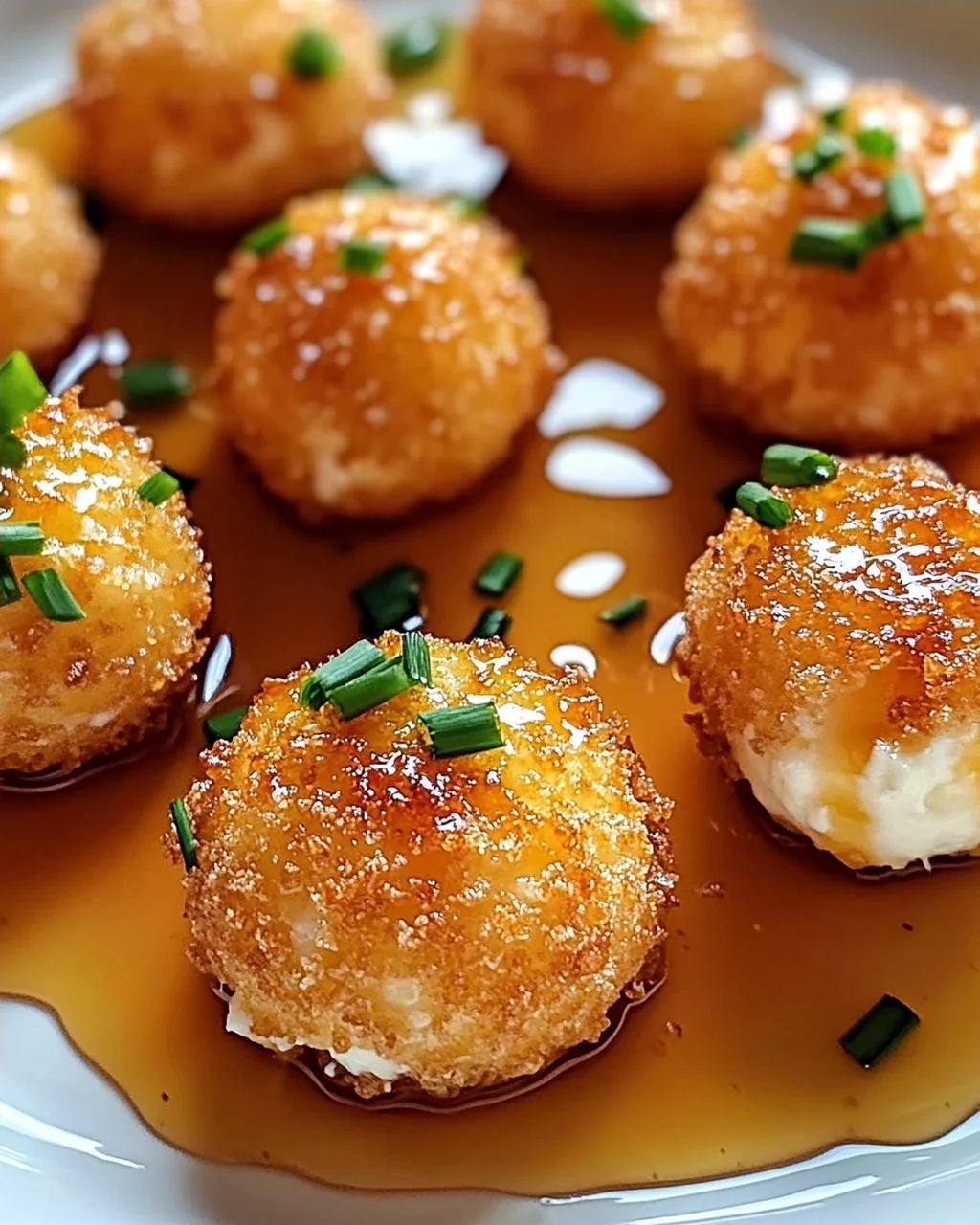 Knusprige Ziegenkäsebällchen mit Honig für Feste