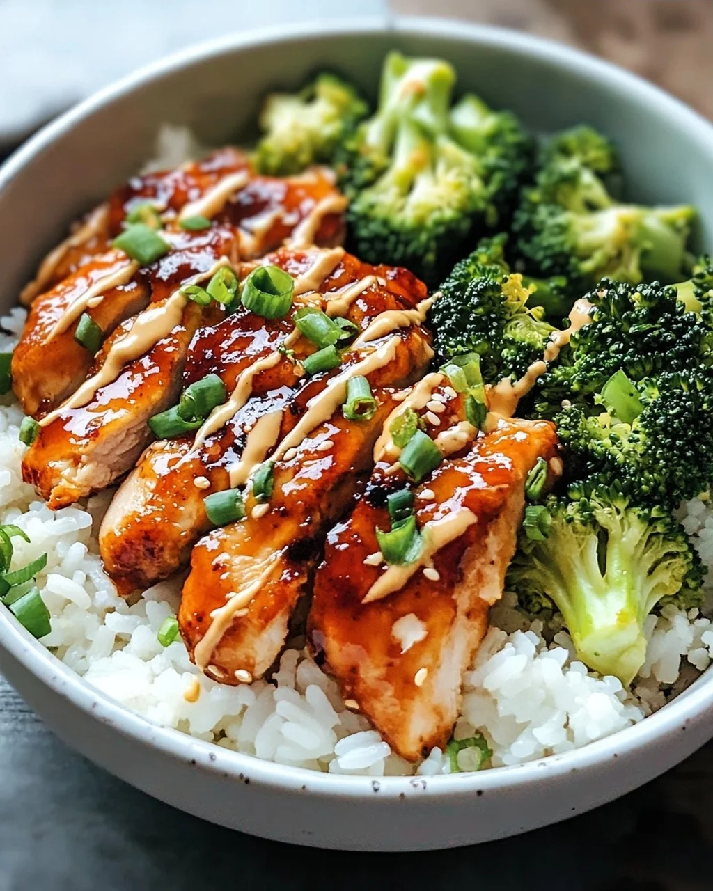 Sticky Chicken Bowls: Saftig, süß-würzig & einfach perfekt.